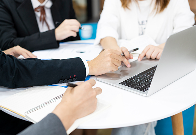 解决市场运营方缺少服务信息化的问题，由平台方整合有效的营销策略